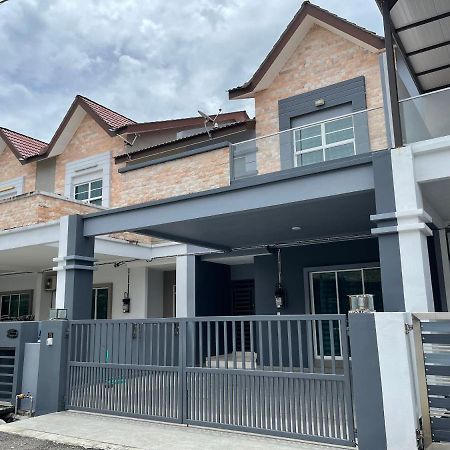 Langkawi Cozy Holiday Home At Taman Simfoni By Zervin Куа Екстериор снимка
